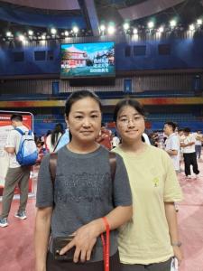 2岁坠江被救、今年考上北大的郑妍：希望用行动传递爱心